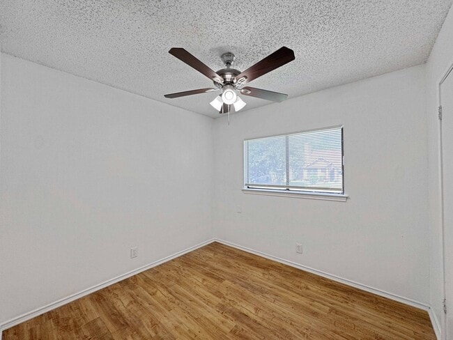 Building Photo - 10203 Sunset Field Dr