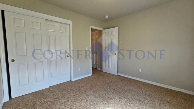 Building Photo - Spacious Home with Large Garage!