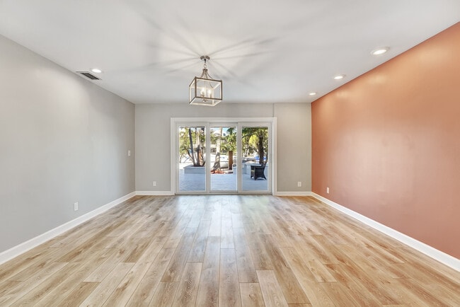 Building Photo - 937 Fern Dr