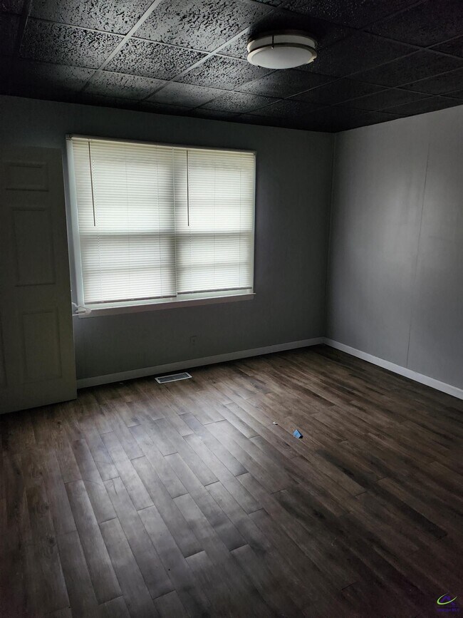 Building Photo - 300 Carolina B11 Ave