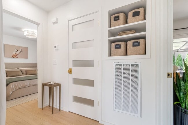 Building Photo - 3804 Lookout Dr