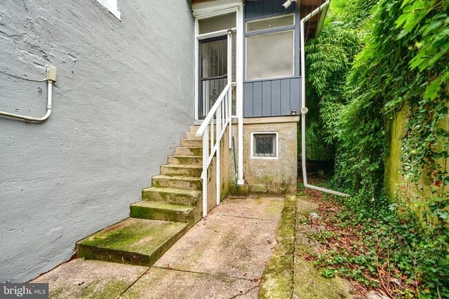 Building Photo - 620 Montpelier St