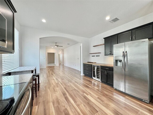 Building Photo - 1701 Logan Dr