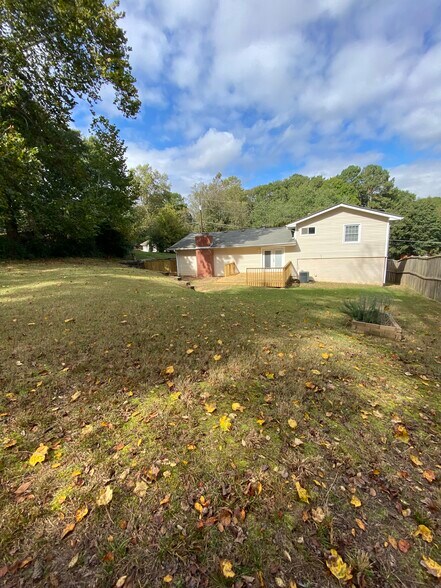 Building Photo - 114 Woodglen Dr