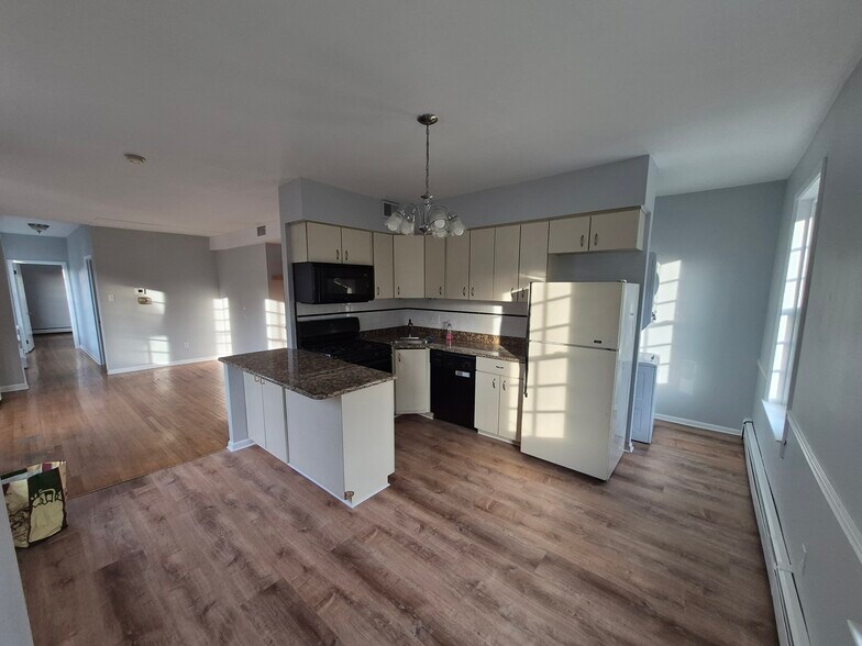 Building Photo - 2301 Pennsylvania Ave