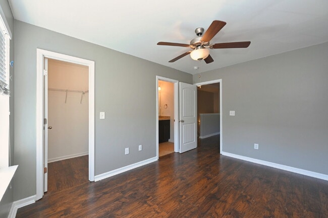 Building Photo - Minutes to Nashville! Stylish 2BR/2.5BA Goodlettsville Townhome