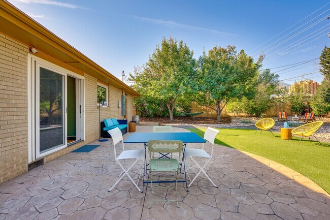 Building Photo - 725 35th St