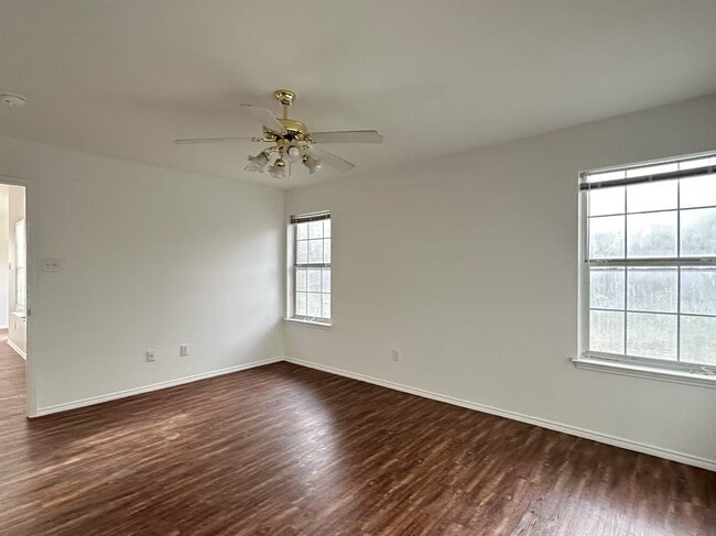 Building Photo - 5435 Dove Dr