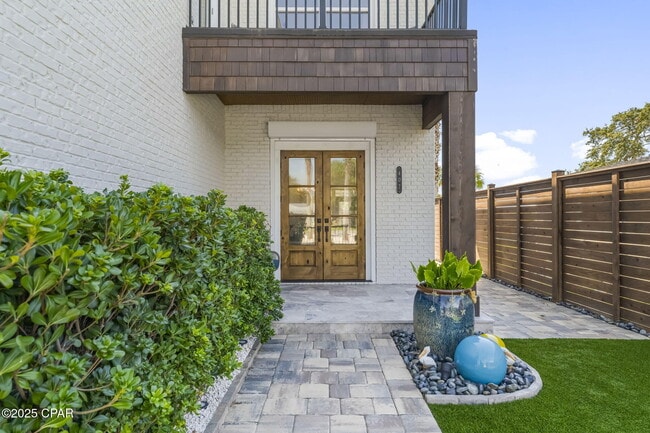 Building Photo - 407 Petrel St