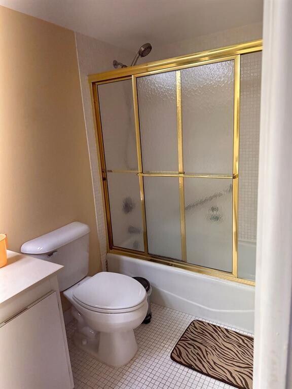 Building Photo - 565 Oaks Ln