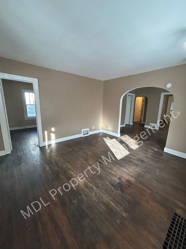 Building Photo - Charming 3 bedroom home available now!