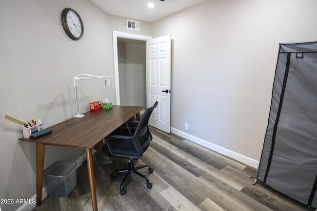 Building Photo - 3712 W Villa Maria Dr