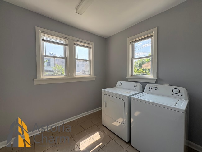 Building Photo - Charming 3-Bedroom with Natural Light, Har...