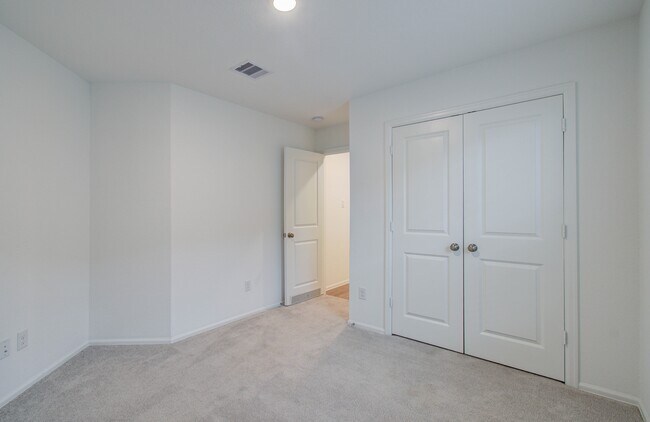 Building Photo - 9211 Redwood Br Dr