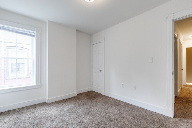 Building Photo - 1802 Parkwood Ave