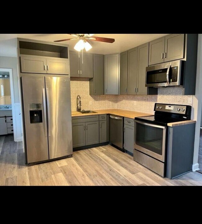 Building Photo - 1425 Deacon St