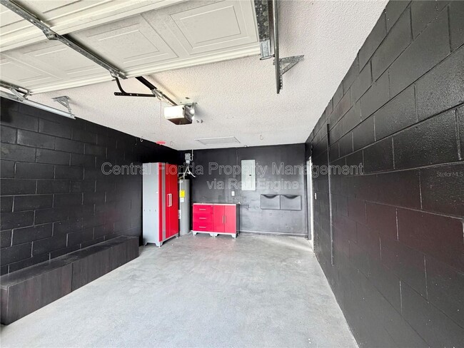 Building Photo - 10227 Comfort Cir