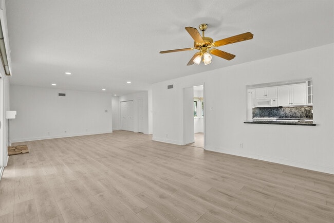 Building Photo - 2248 Drayton Ave