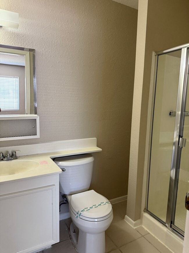 Building Photo - 3619 Villa Knolls E Dr