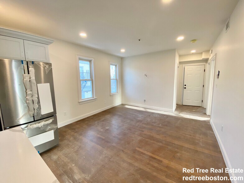 Building Photo - 19 Bellevue St