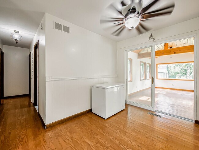 Building Photo - Your Private Retreat Just Minutes from Downtown South Lyon