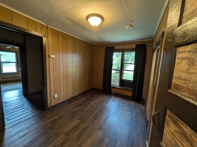 Building Photo - 405 S Skaggs Rd