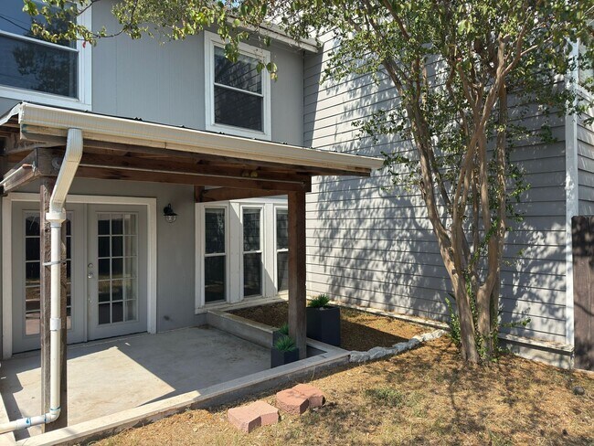Building Photo - Single Story 2/2.5 in NW Austin