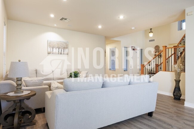 Building Photo - Beautiful Large Home NOT FURNISHED with Pool in Villago Community