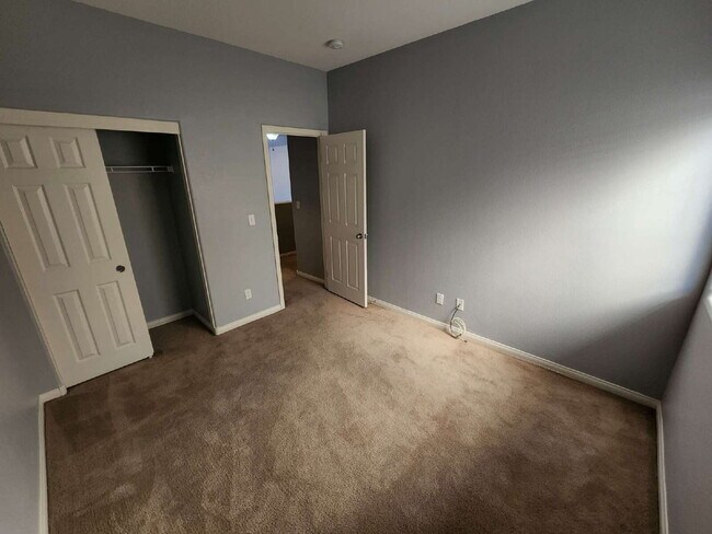 Building Photo - "Charming 3-Bed Oasis with 2 Full Baths in North Las Vegas – 1305 Sq Ft of Comfort!"