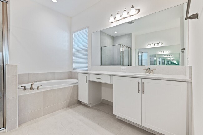 Building Photo - Luxurious gated community 5-Bedroom Rental...