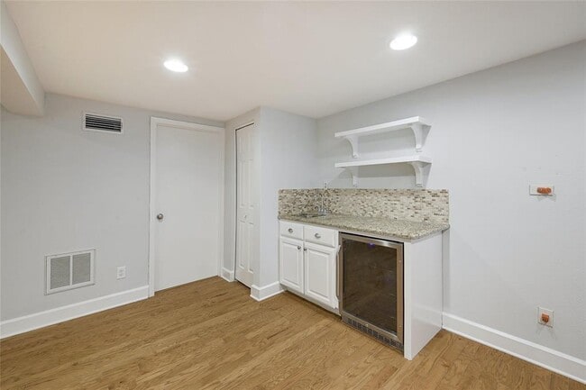 Building Photo - 1016 Harwood Pl