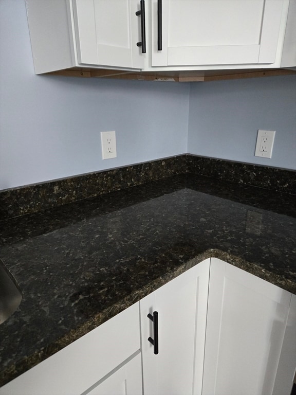 Building Photo - 715 River St