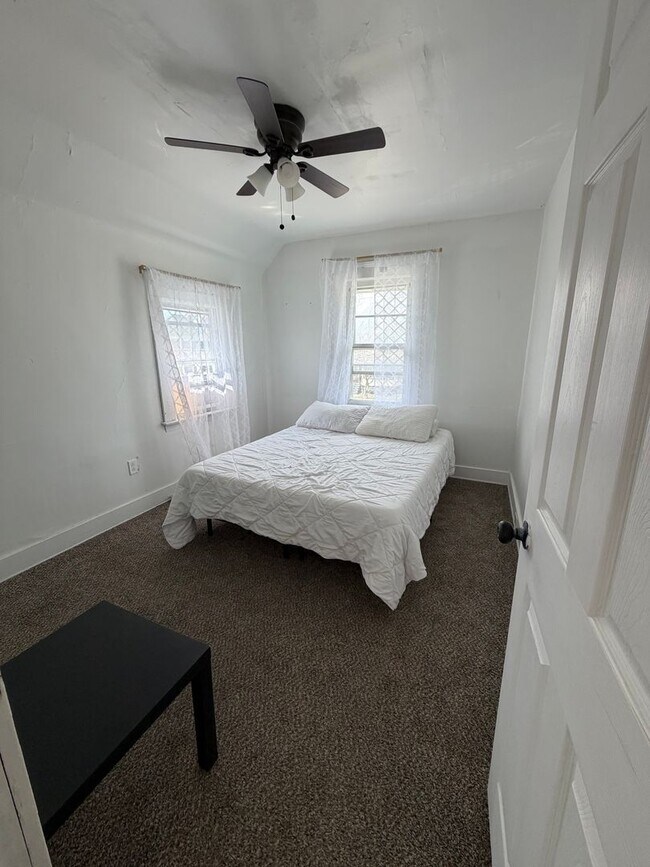 Building Photo - Charming Lakewood Duplex