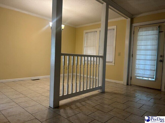 Building Photo - 462 Bellingham Ct