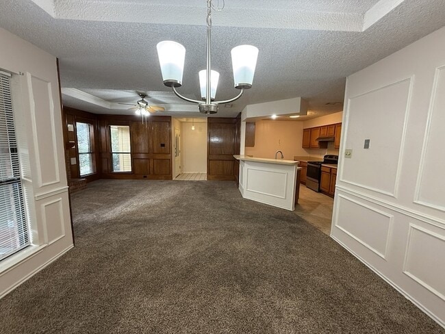 Building Photo - 816 Summit Dr