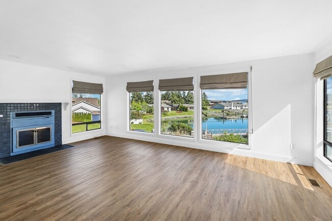 Building Photo - 2 Bed 2 Bath - View Home - Mariner Cove - Pet Friendly