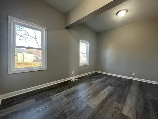 Building Photo - 1204 N Park St