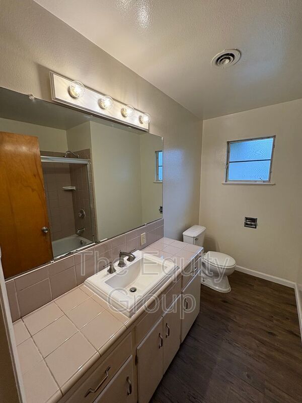 Building Photo - 1044 S Linda Vista St