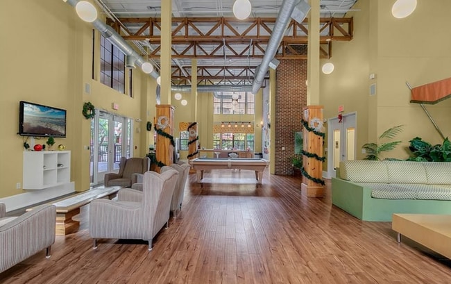 Building Photo - Spacious, bright 1x1 768 square feet! New flooring throughout, full size washer/dryer & balconette!