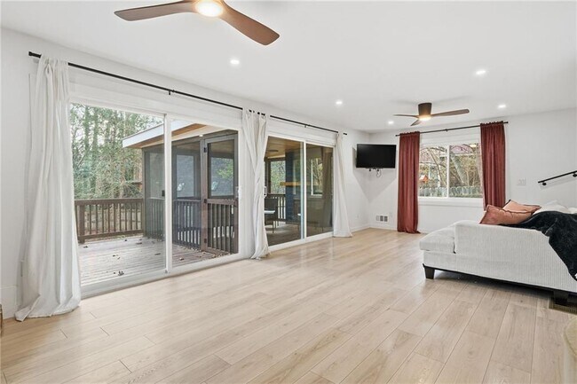 Building Photo - 2130 Cove Trail