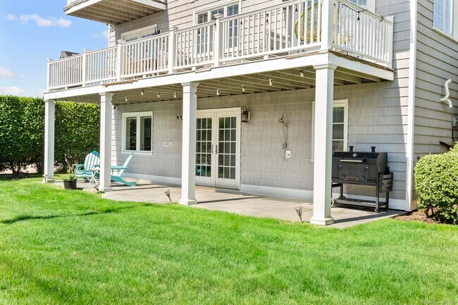 Building Photo - 672 Fairfield Beach Rd
