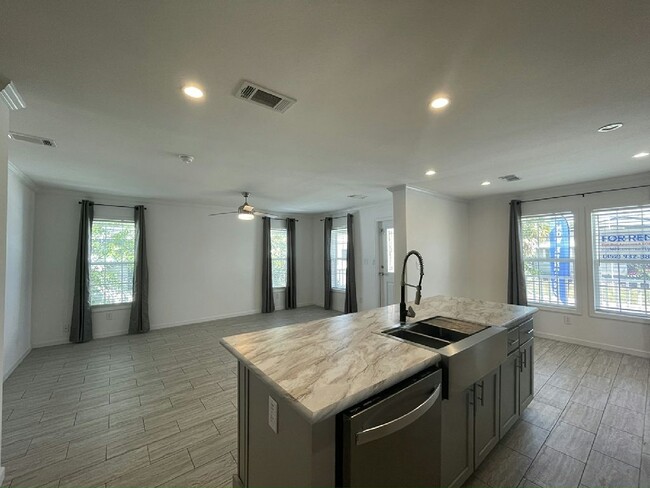 Building Photo - 13128 Lemon Ave