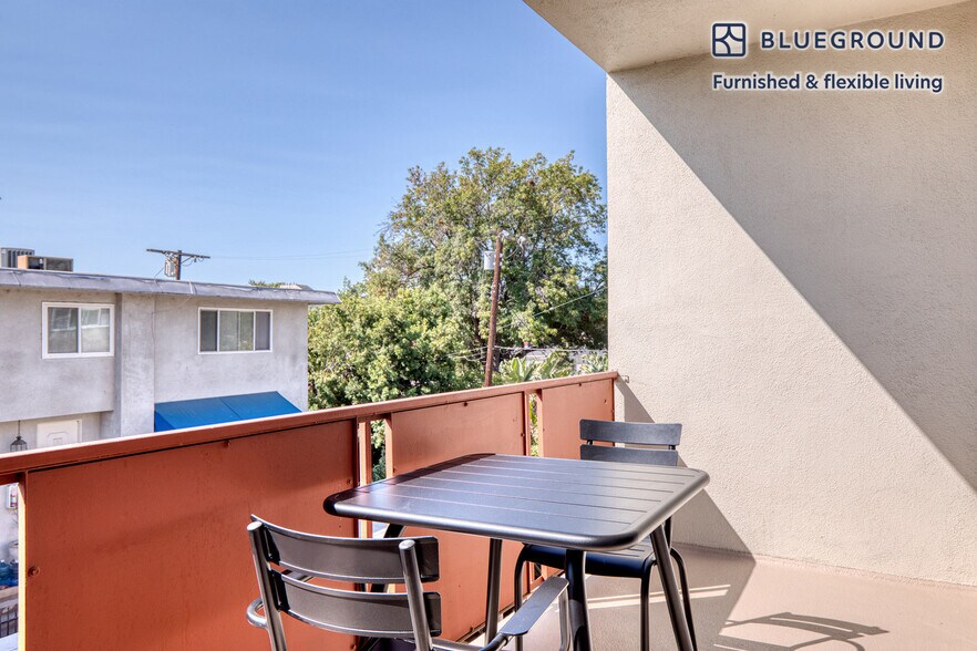 Building Photo - 4851 Hazeltine Ave