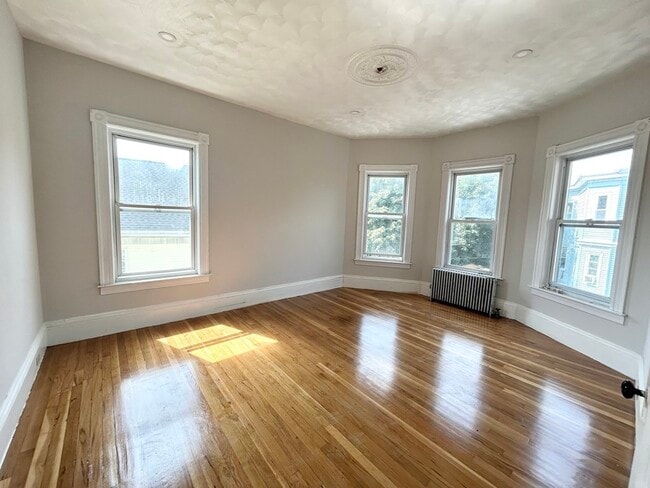 Building Photo - 22 Humphreys St