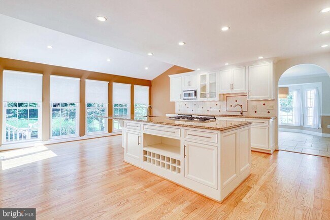 Building Photo - 6122 Bayliss Pl