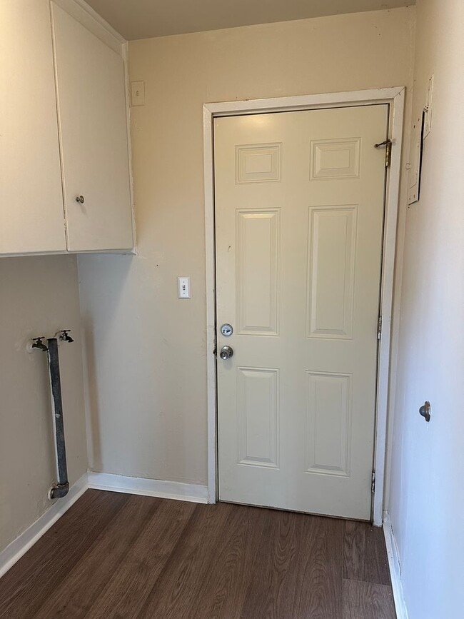 Building Photo - Charming 2 bed 1 bath house in a great nei...