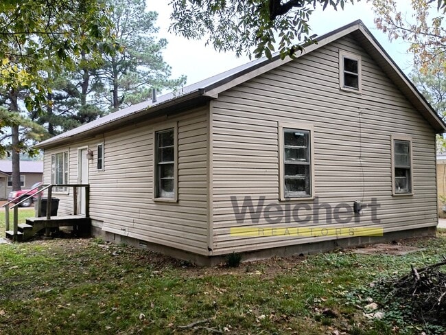 Building Photo - 2bed/1bath house for rent