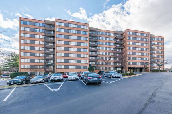 Building - 4390 Lorcom Ln