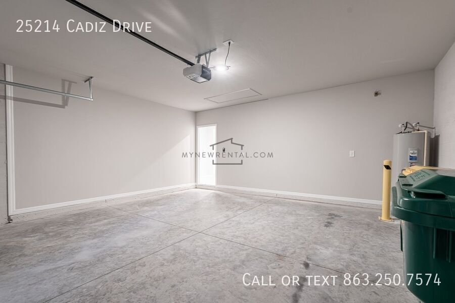 Building Photo - 25214 Cadiz Dr