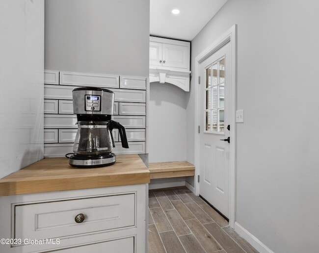 Building Photo - 10 Marion Pl